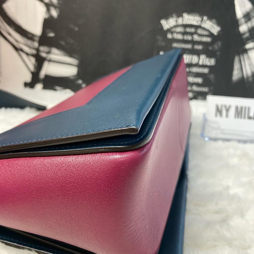 CELINE
Shiny Smooth Calfskin Medium Frame Shoulder Bag Red/Navy Blue - Picture 8 of 10